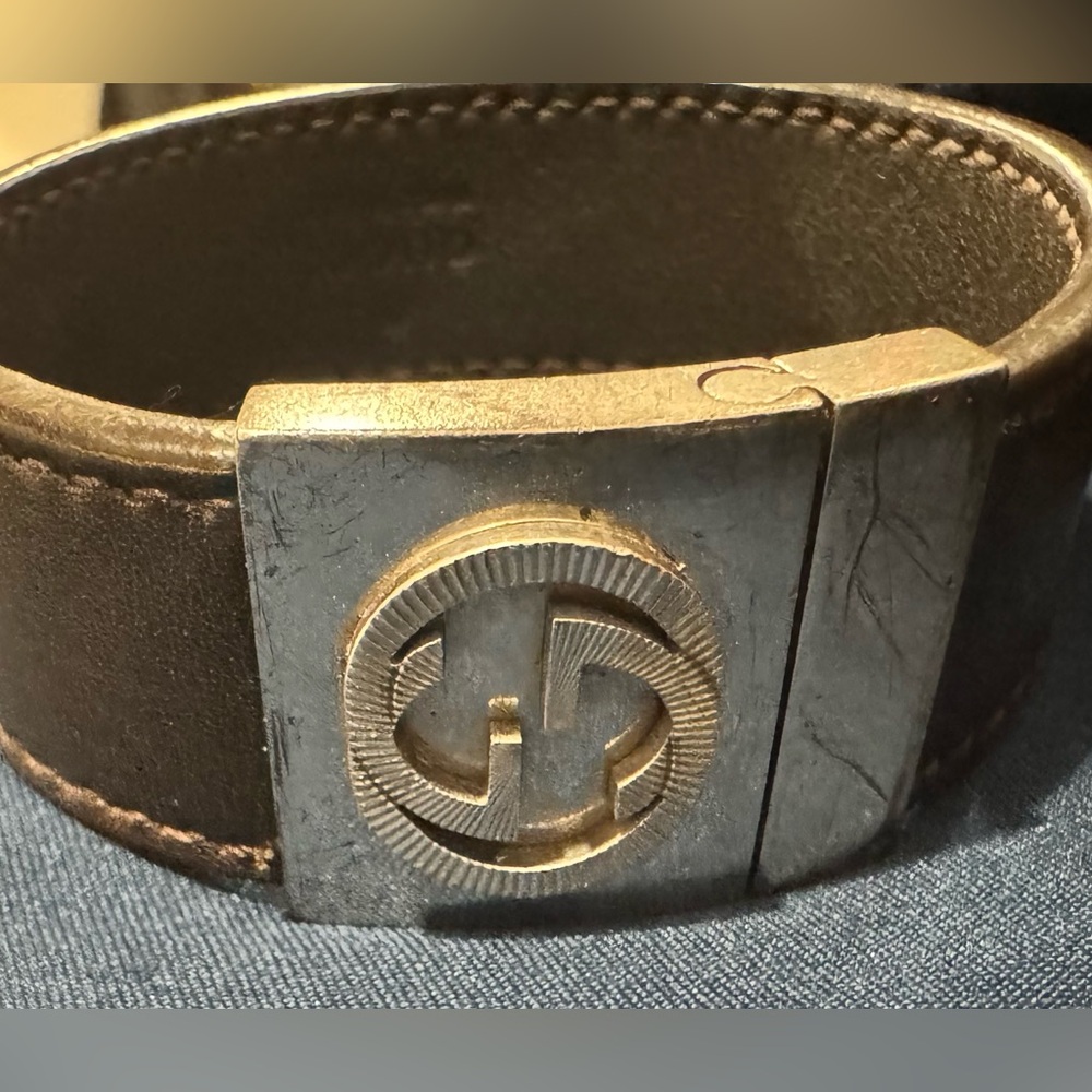 Women’s Gucci black bracelet, see images